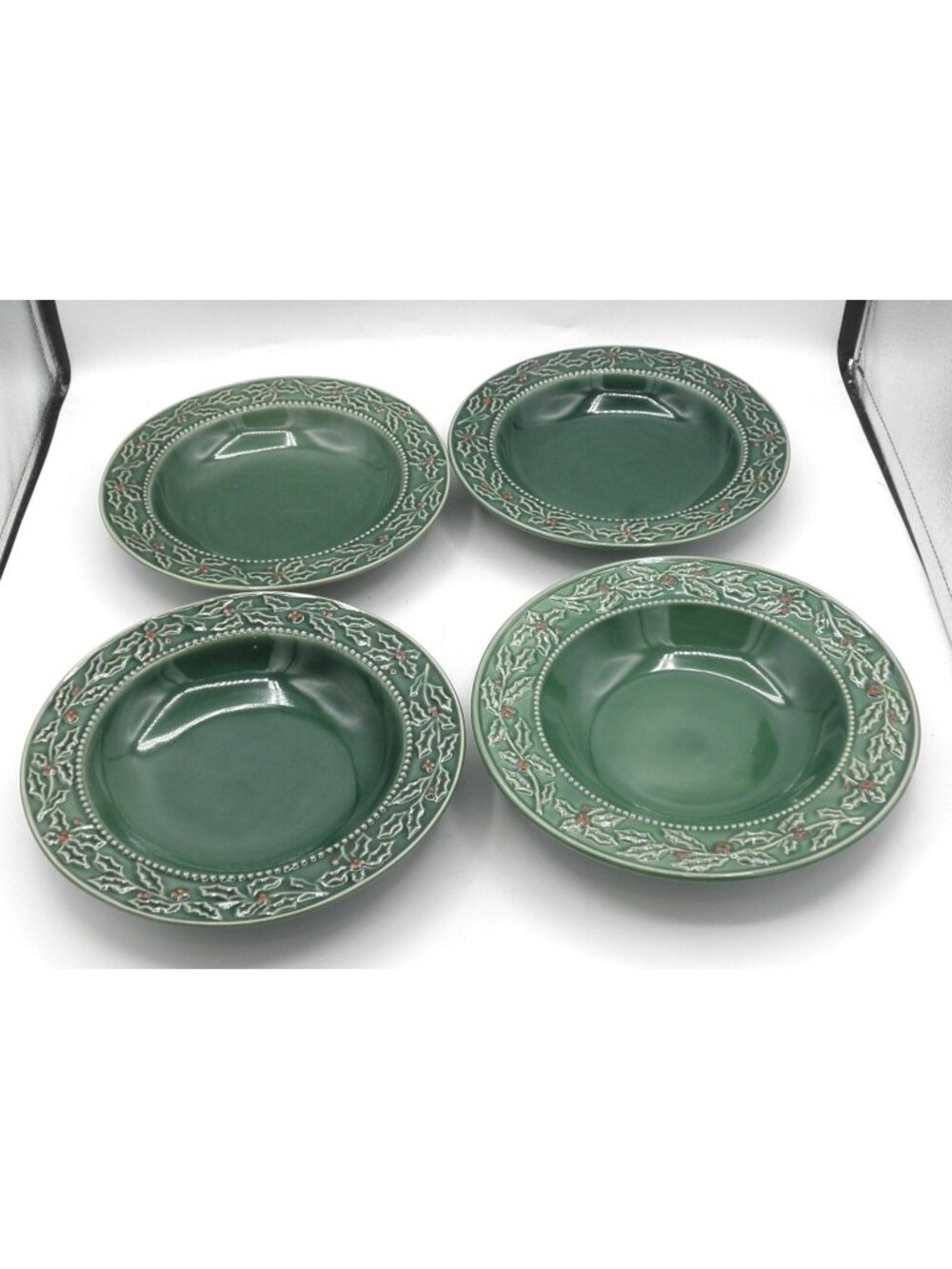 Hampton Forge CHRISTMAS BERRIES Rimmed Soup Bowl Set of 4 Embossed Pattern HFOCH